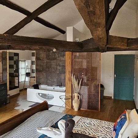 Suite Penthouse Romantique, Confolens, Charente Exteriör bild