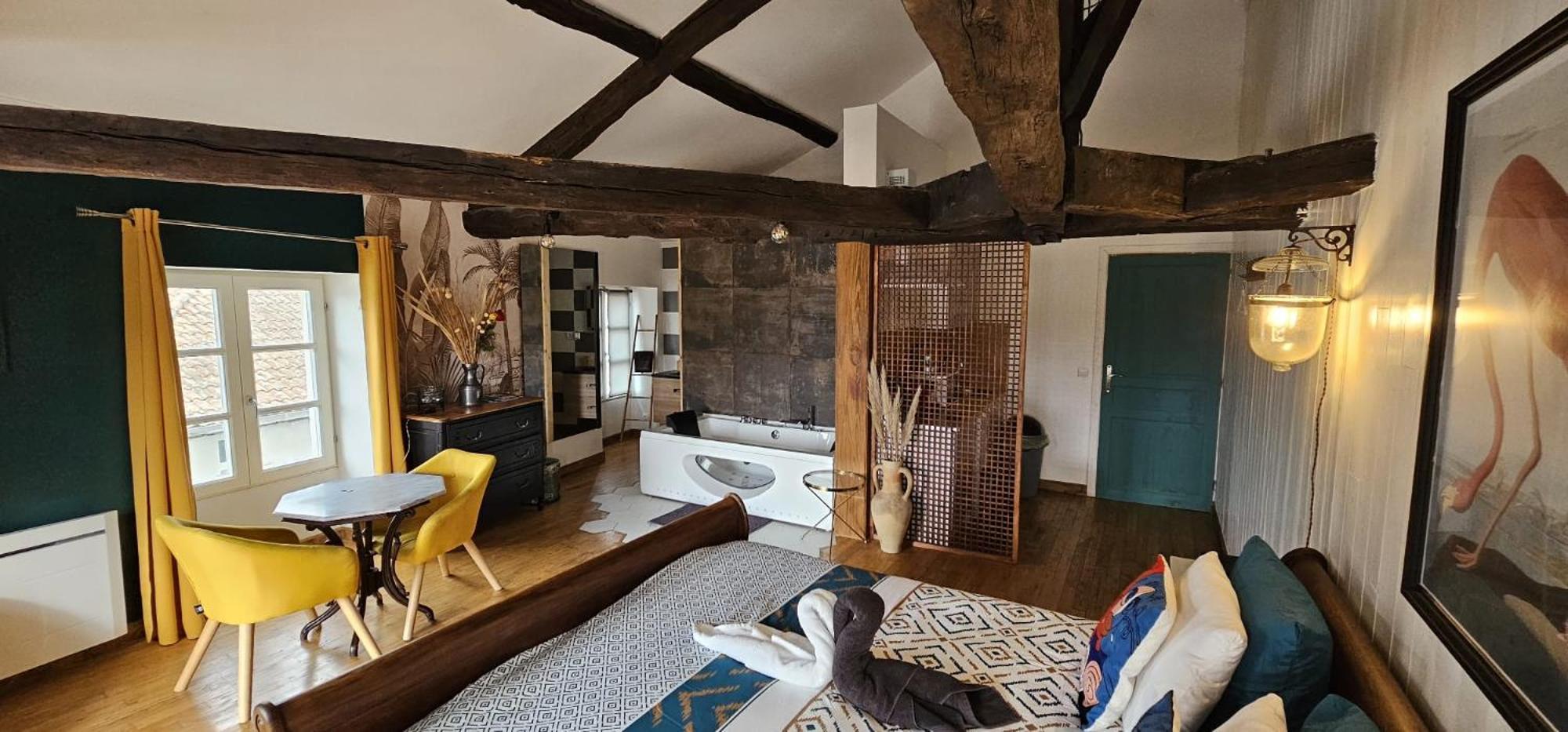 Suite Penthouse Romantique, Confolens, Charente Exteriör bild