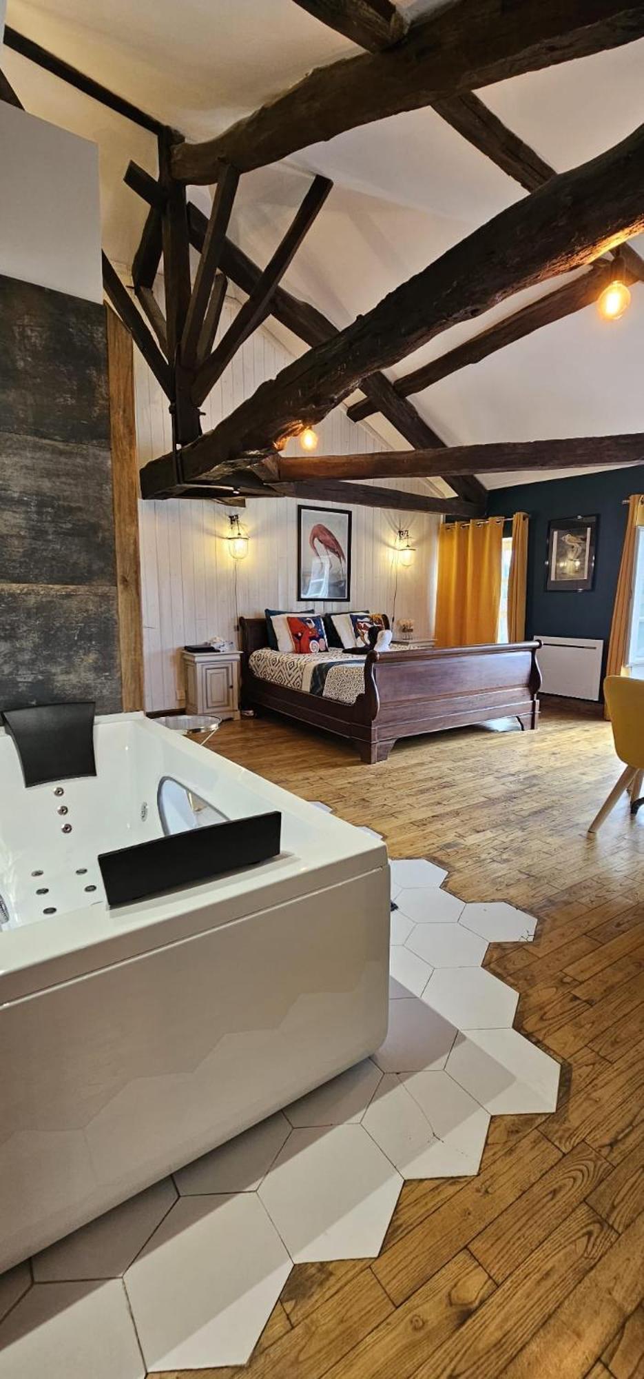 Suite Penthouse Romantique, Confolens, Charente Exteriör bild